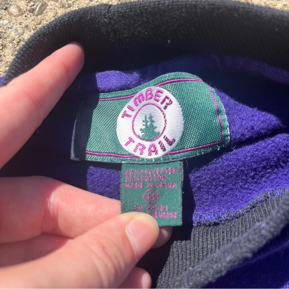 Women’s Purple and Black V-design Timber Trail Crewneck Sweatshirt Size Medium - Picture 4 of 5